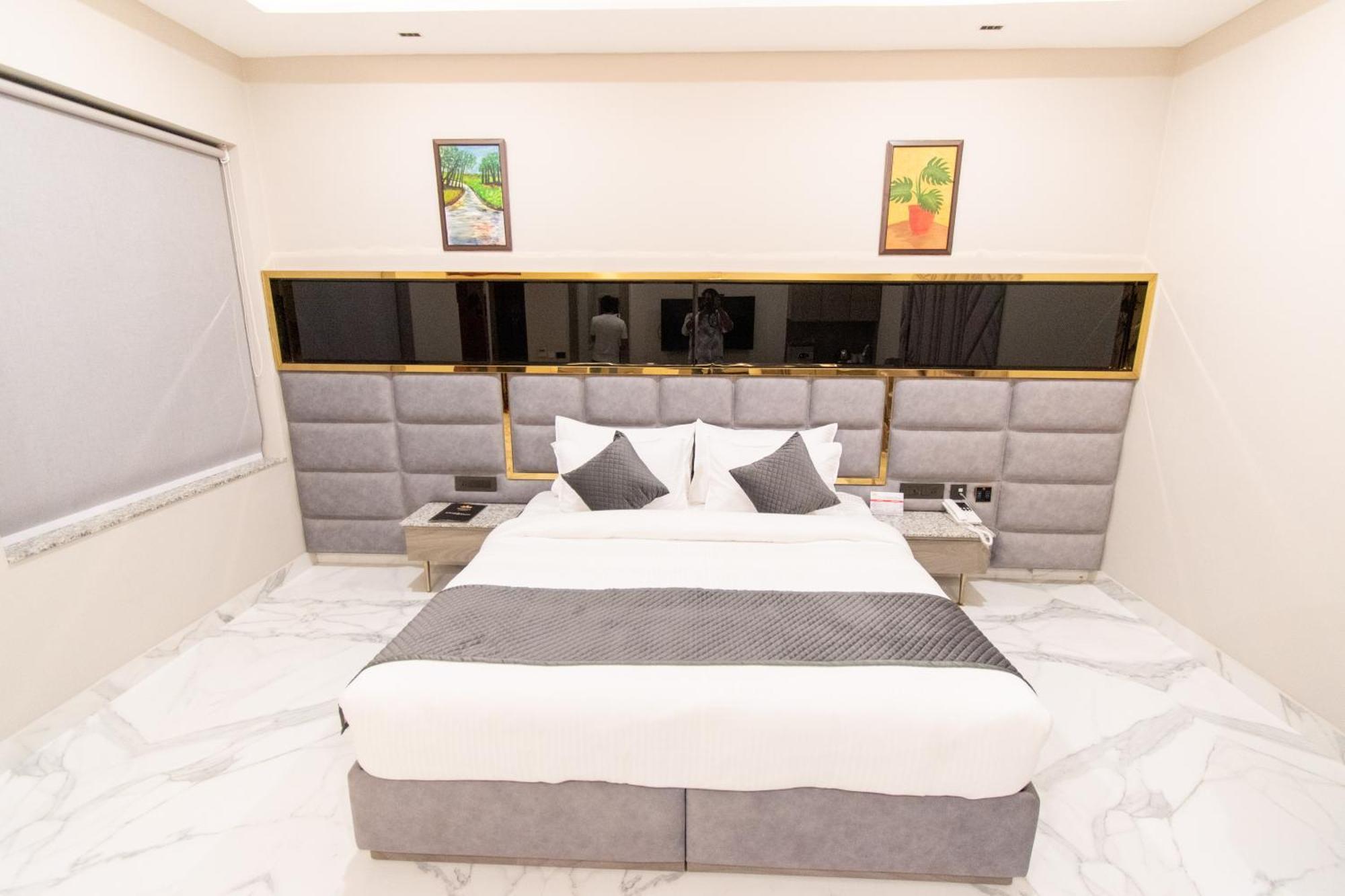 Hotel Miracle Resort Фагвара Экстерьер фото