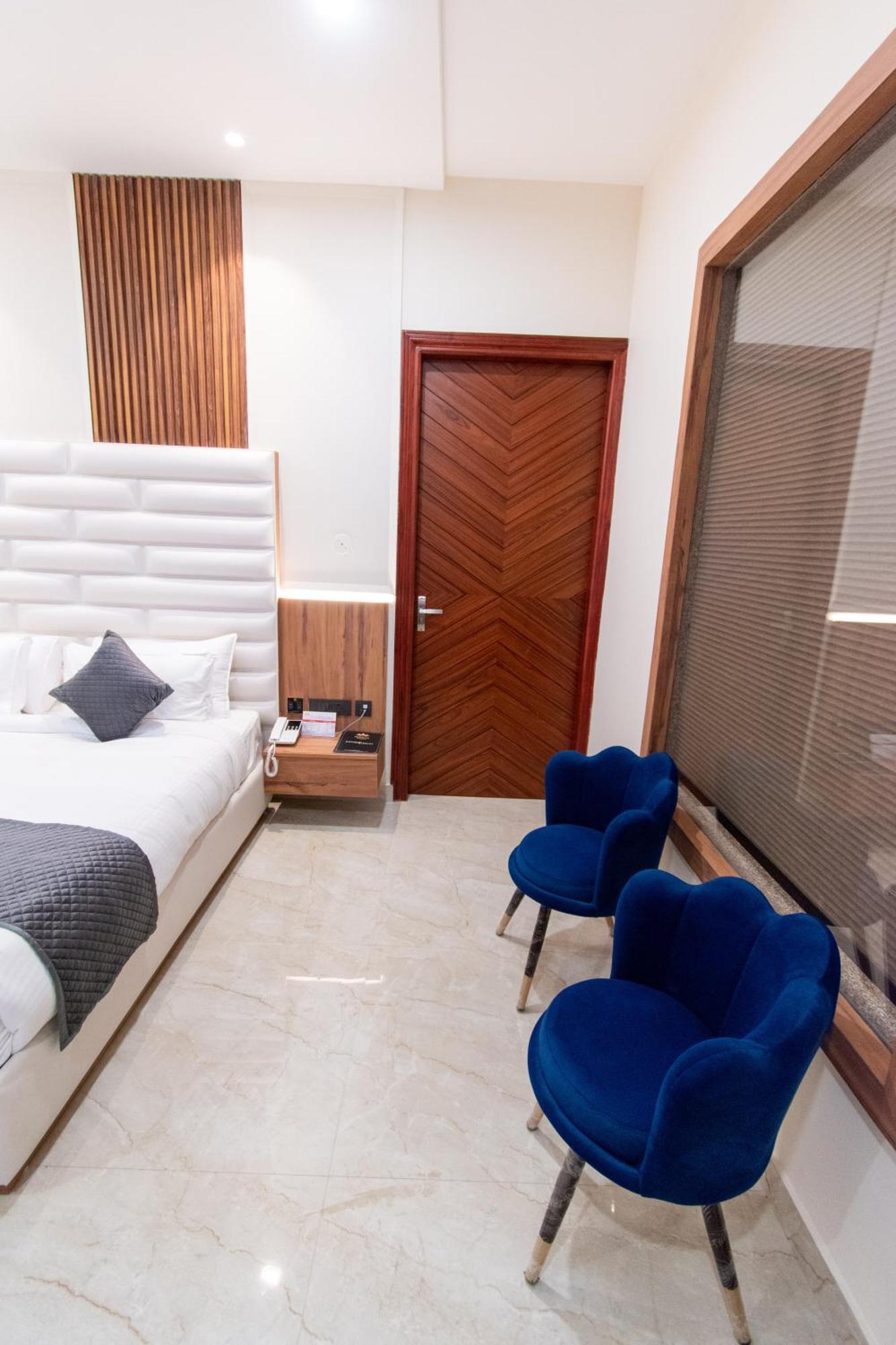 Hotel Miracle Resort Фагвара Экстерьер фото