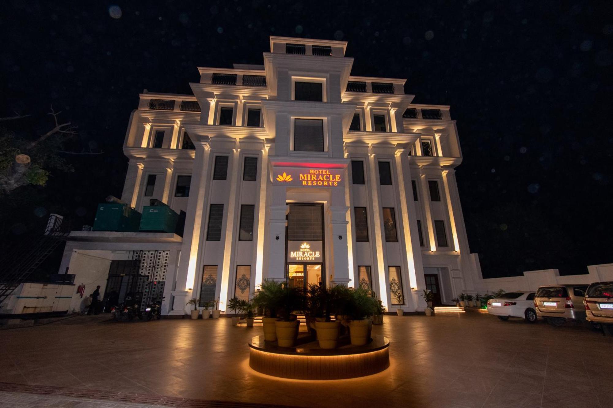 Hotel Miracle Resort Фагвара Экстерьер фото